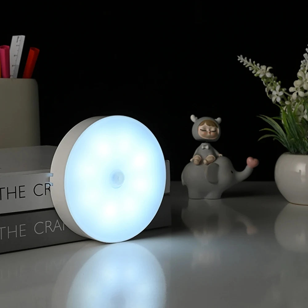 Mini Luz Noturna LED com Sensor de Movimento (Recarregável USB-C)