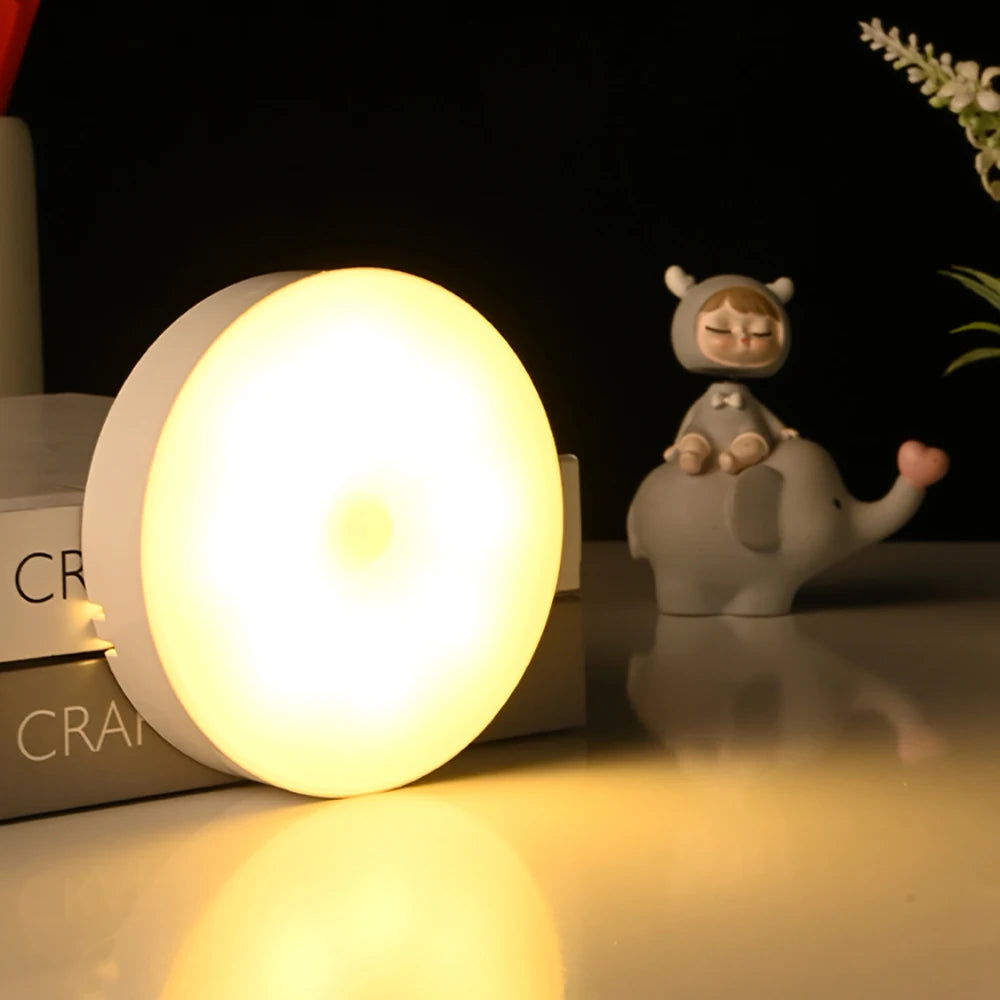 Mini Luz Noturna LED com Sensor de Movimento (Recarregável USB-C)